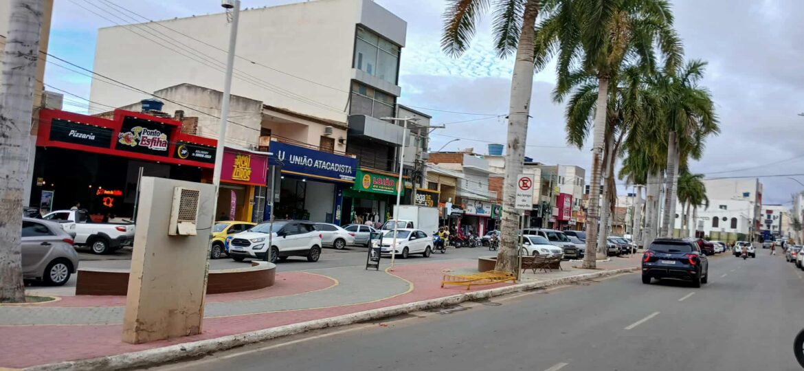 Comunicado sobre os feriados municipais de Irecê em agosto e as regras para funcionamento do comércio.