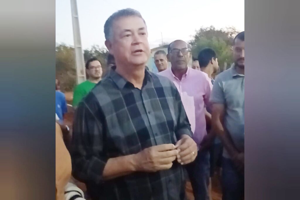 Prefeito Robertão inicia pavimentação no povoado de Carros e anuncia novas obras para Presidente Dutra