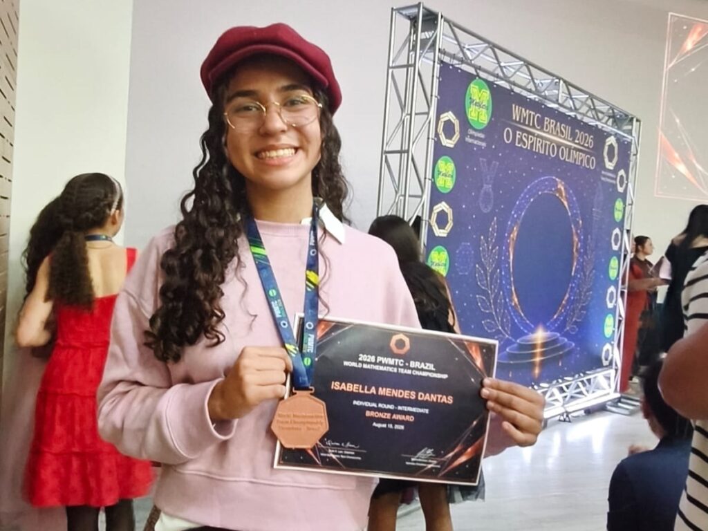 Isabella Mendes representa Irecê e Presidente Dutra em competição internacional de matemática