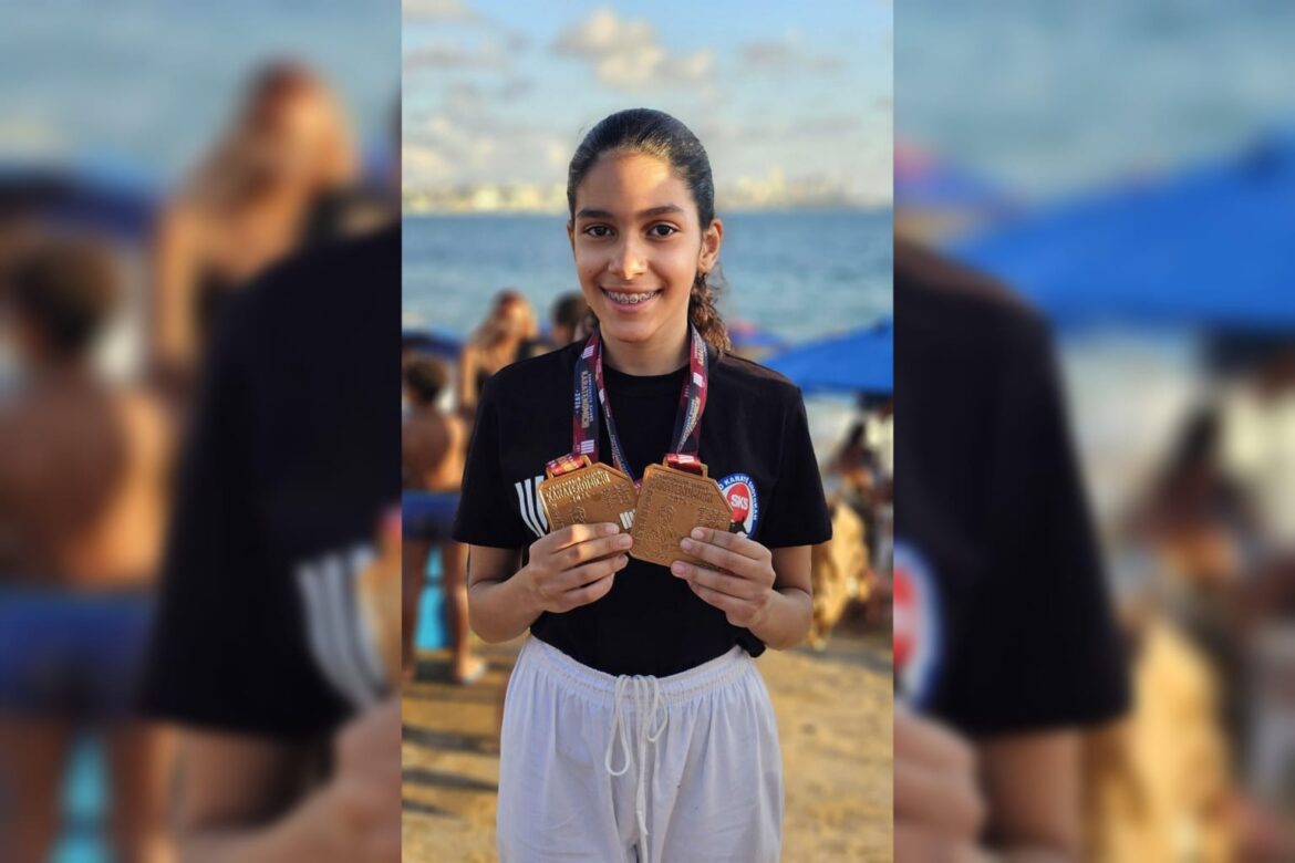 Maria Eduarda Sena Rocha, atleta de Lapão, conquista duas medalhas de bronze no Campeonato Baiano de Karatê 2026.