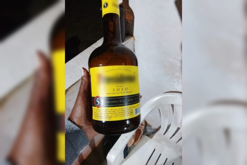 Secretaria de Saúde descarta metanol após homens perderem visão e audição ao beber conhaque na Bahia