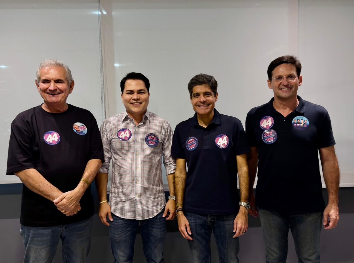 Tacinho Mendes durante encontro político com ACM Neto, Angelo Coronel e João Roma em Salvador.