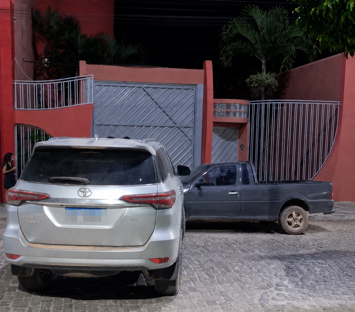 Ipupiara: proprietário de Saveiro estaciona veículo em frente à garagem do empresário Ascir Leite e impede acesso à residência