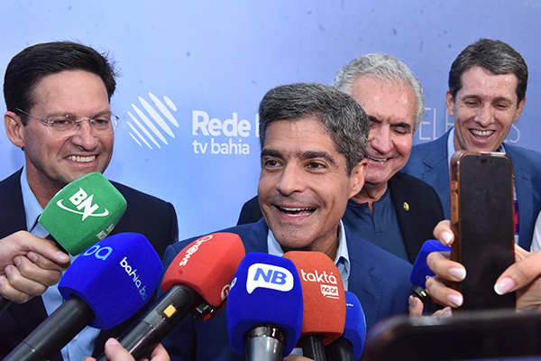 Na TV Bahia, ACM Neto acusa Jerônimo de “fuga” e critica ausência em debate