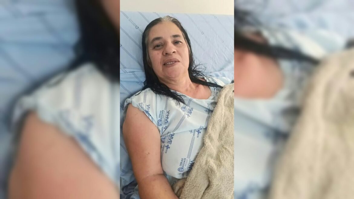 Paciente de 62 anos está internada no Hospital Regional de Irecê e aguarda regulação para unidade especializada.