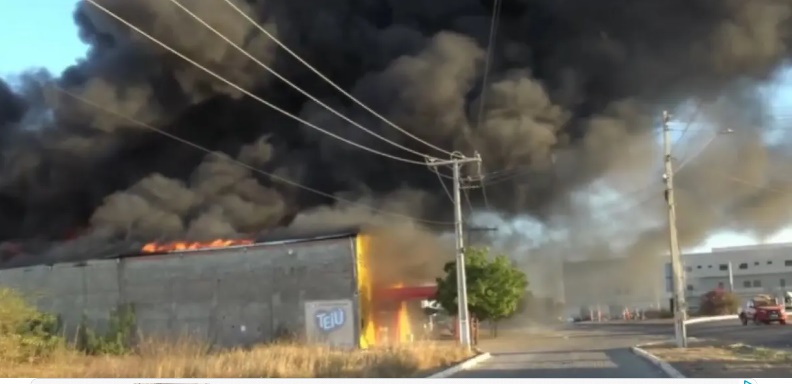 Incêndio atinge galpão em Irecê; CDL cobra unidade do Corpo de Bombeiros