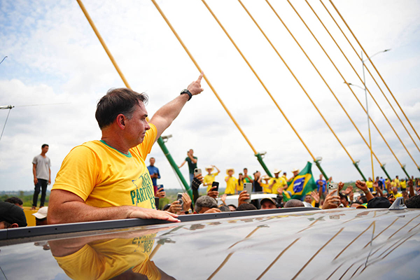 Aliados de Flávio dizem que ele já foi para os EUA